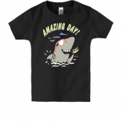 Детская футболка с акулой и надписью "Amazing day"