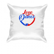 Подушка с надписью "Love Dance"