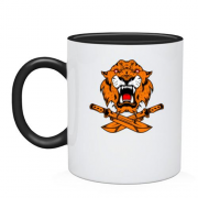 Чашка с тигром и ножами