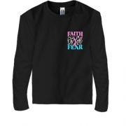 Детская футболка с длинным рукавом с надписью Faith over Fear (Вышивка)