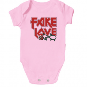 Детское боди с надписью "Fake love"