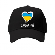 Кепка з надписью "Україна" і сердечком