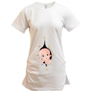 Подовжена футболка з визираючим малюком (2)
